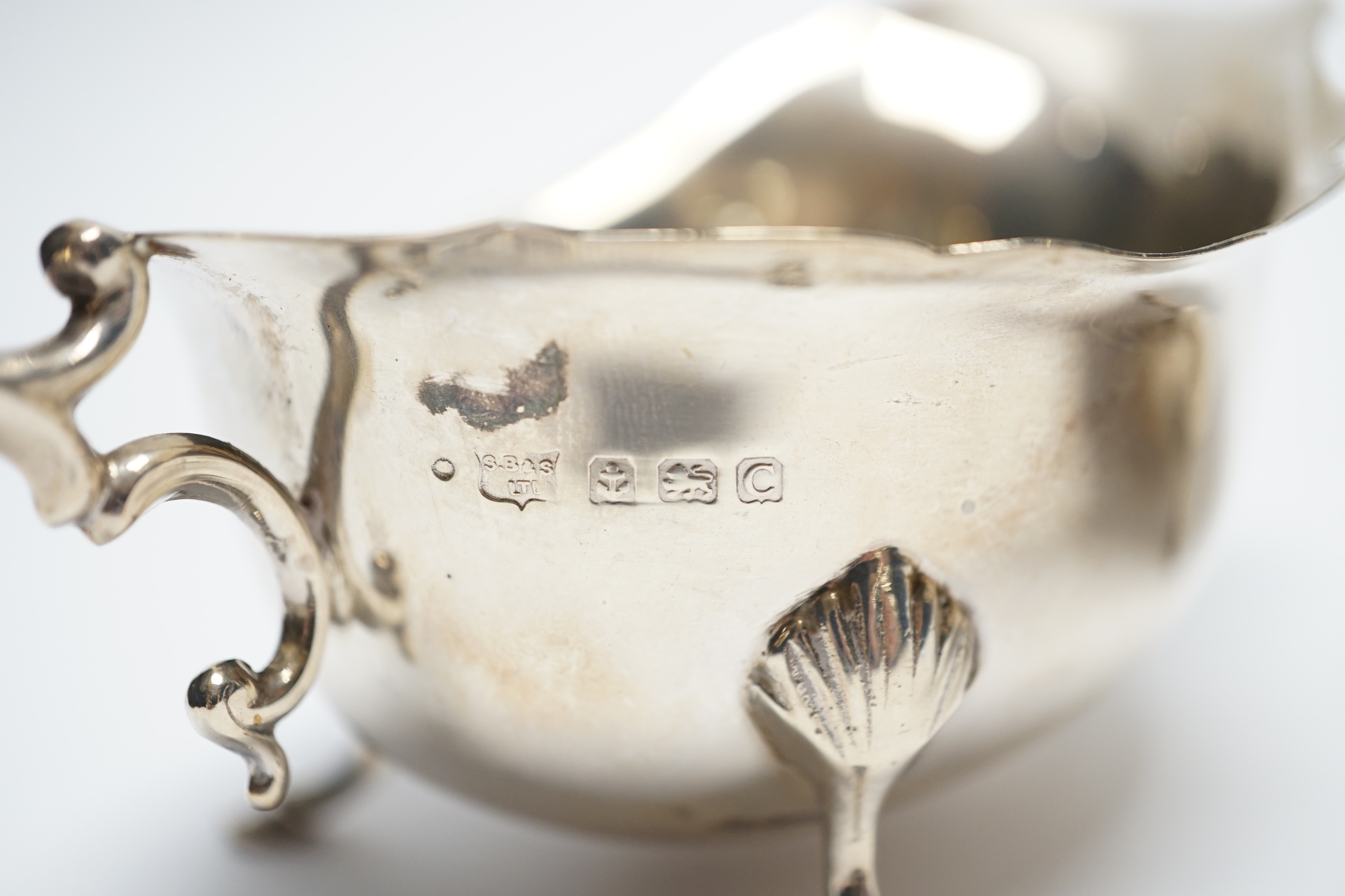 A pair of George V silver sauceboats, with flying scroll handles, S. Blanckensee & Sons Ltd, Birmingham, 1927, length 15cm, 4.7oz.